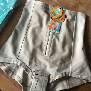 Bellefit corset size medium-New in box